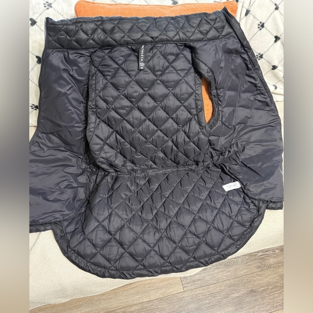 New Condition  Athleta  High Low puff Vest with Adjustable Waist & Zipper front - Picture 6 of 11